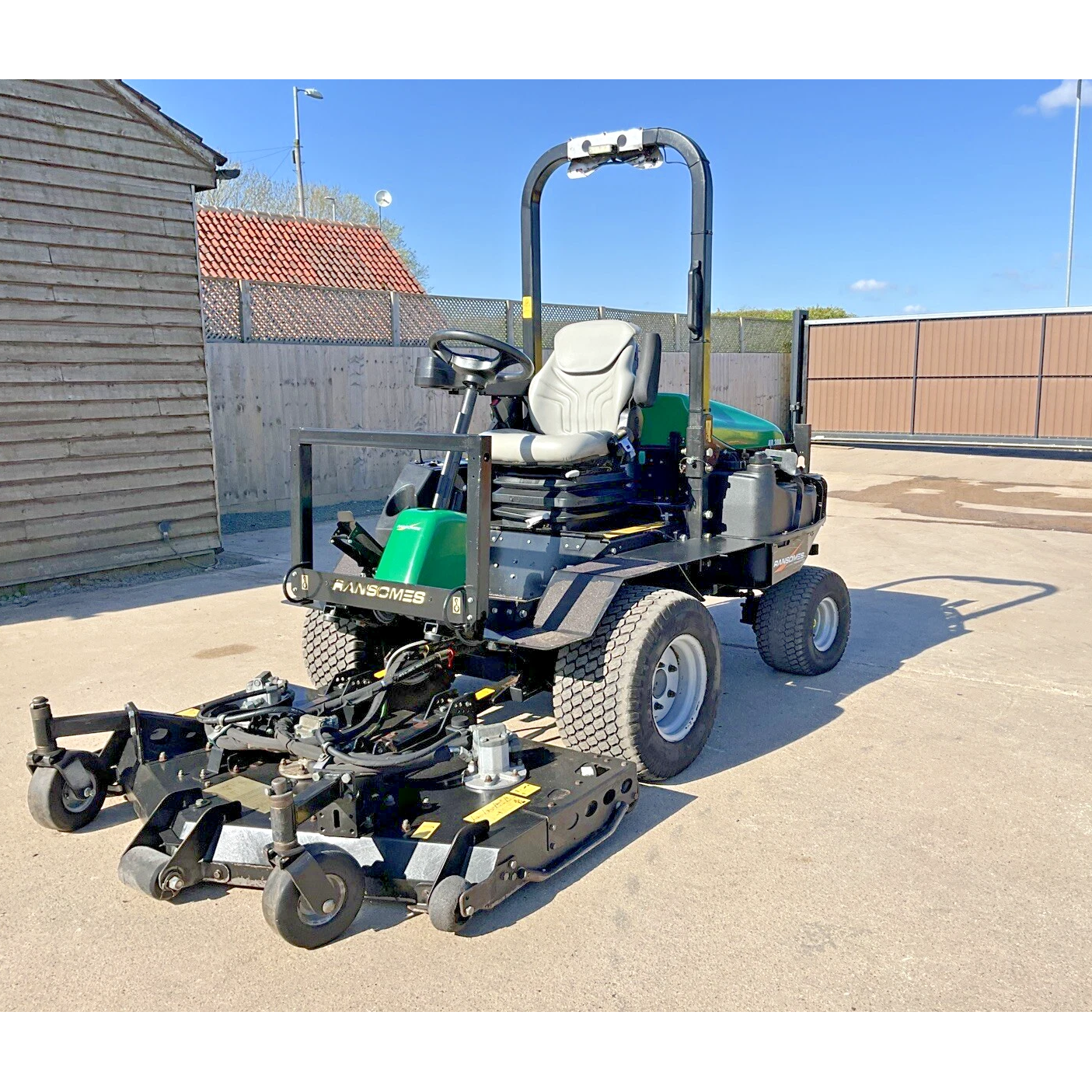 2018 RANSOMES HR300 OUTFRONT ROTARY DIESEL RIDE ON LAWN MOWER | 1716HOURS